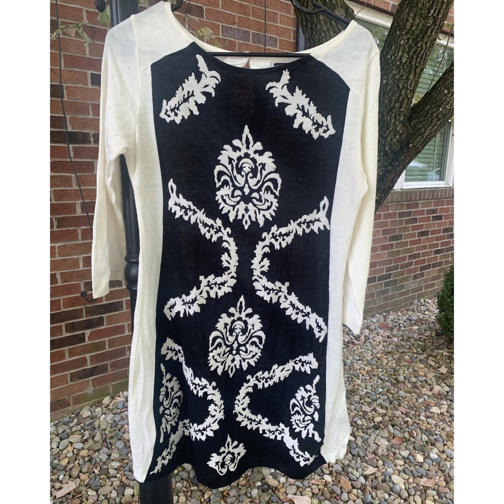 Young Threads Tunic Top‎ Small White Black Embroidered Bohemian Casual